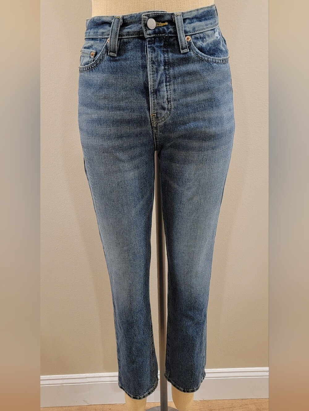 BDG High-Rise Women's Straight Jeans